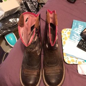 Wrist FatBaby camo top boots. Size 7.